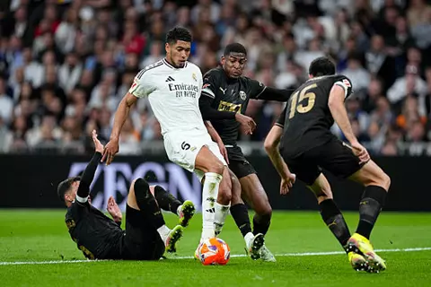 هدية لبرشلونة.. فالنسيا يسقط ريال مدريد بهدف قاتل في الدوري الإسباني